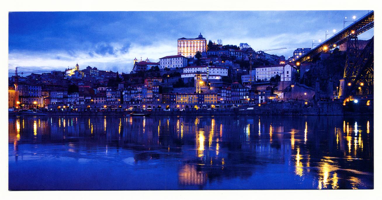 Um Olhar sobre o Porto : Crepúsculo na Ribeira (vista de Gaia)