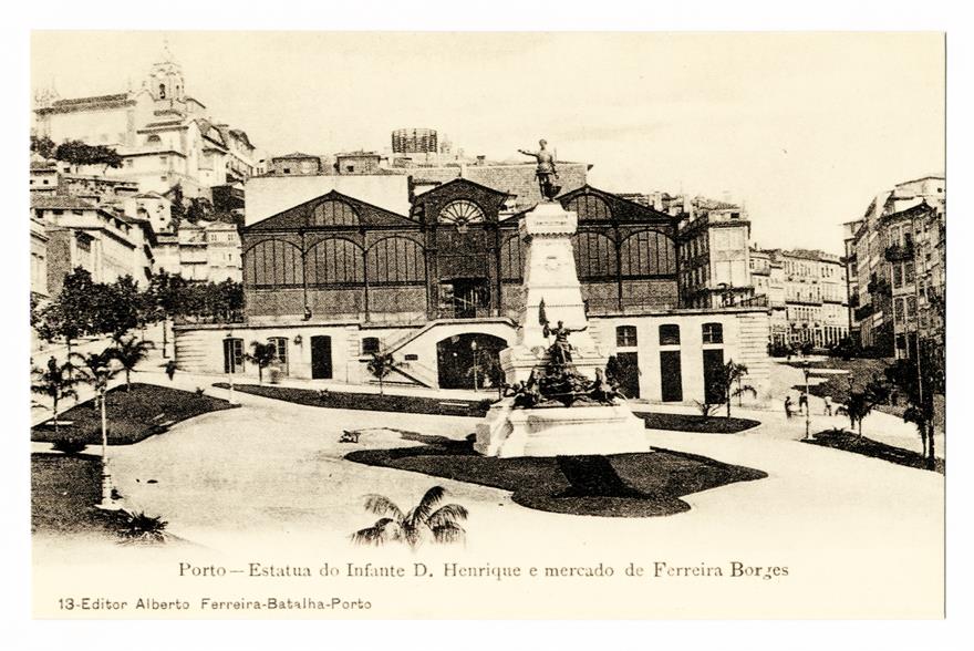 Porto : estatua do Infante Dom Henrique e mercado de Ferreira Borges