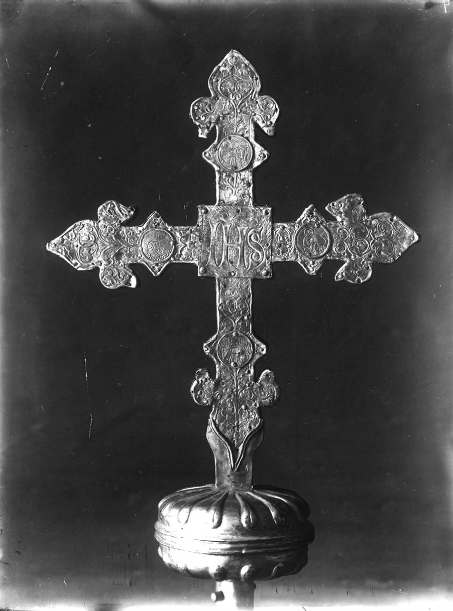 Cruz de prata lavrada : gótico primitivo : séc. XIV : Paróquia de Tagilde : Guimarães
