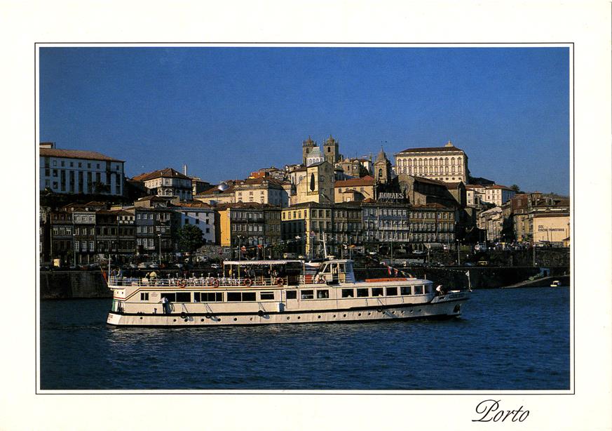 Porto : Vista Panorâmica da Ribeira= Vue panoramique de la Rivage= Panoramic View of the Market= Vista panorâmica de la Ribera