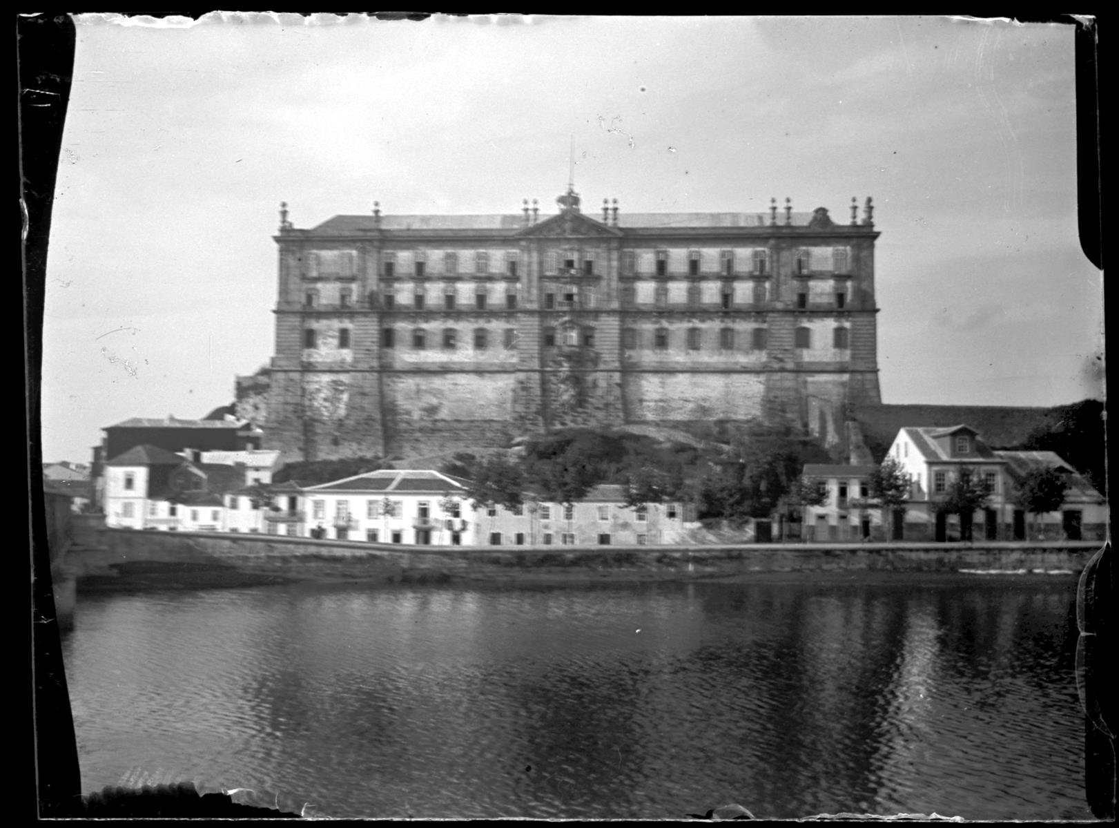 Vila do Conde : fachada do convento de Santa Clara