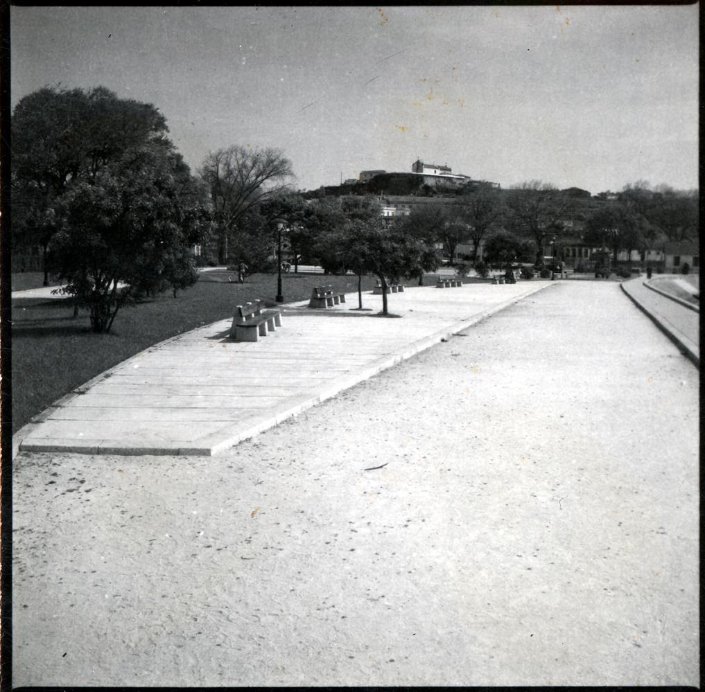 Largo de António Cálem e Monumento à Grei