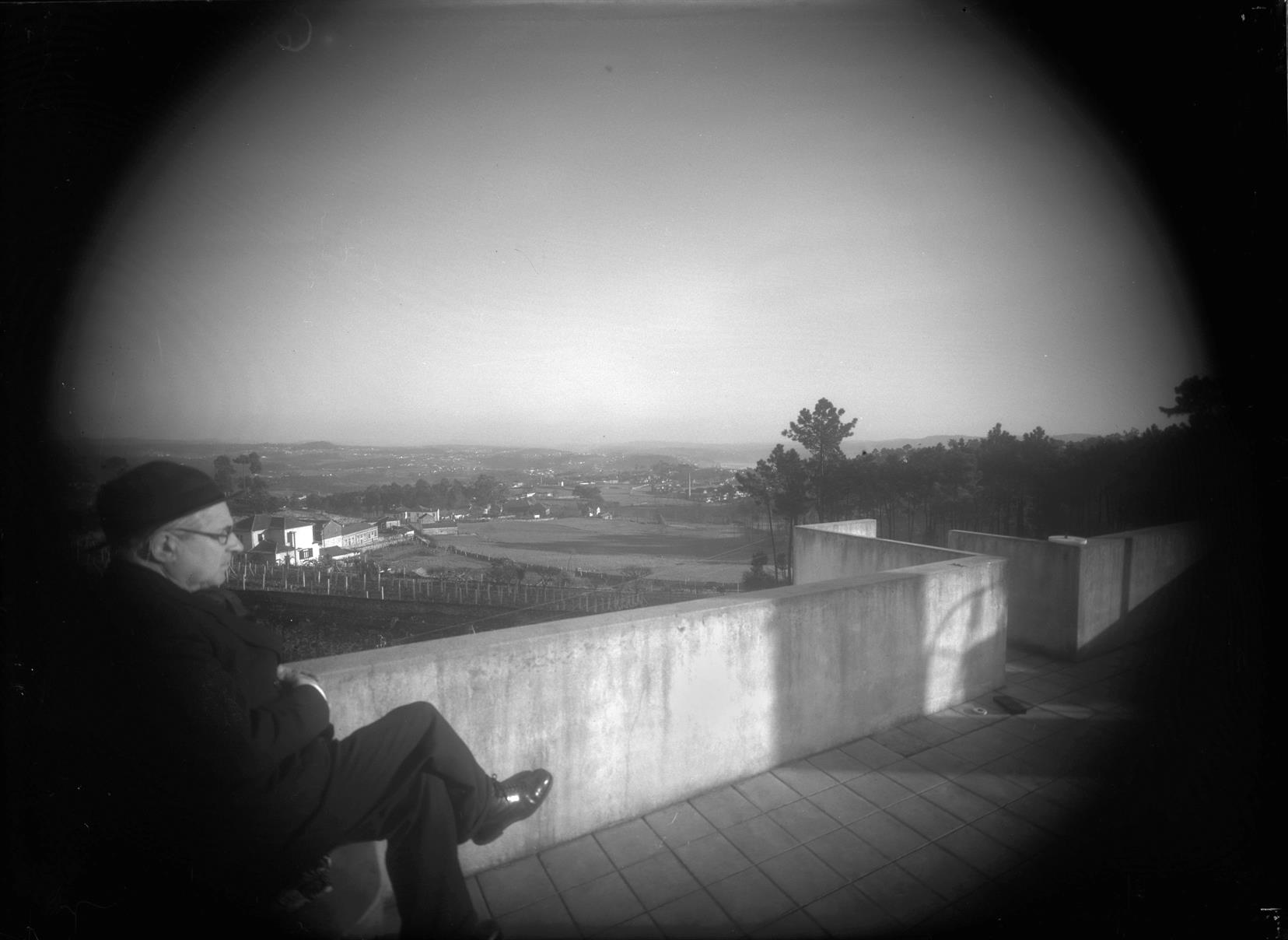 Emanuel Ribeiro no terraço de sua casa em Contumil
