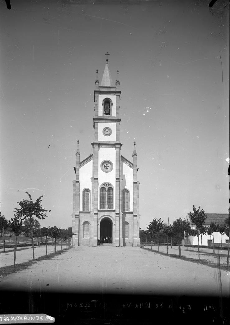 Igreja de Vila Nova de Tazém