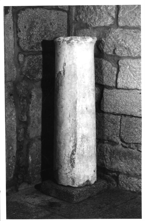 As colunas da IIª Catedral de Santiago de Compostela : coluna encontrada no alto da Pena Ventosa