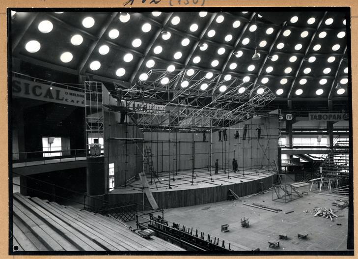 Construção do palco do Palácio de Cristal