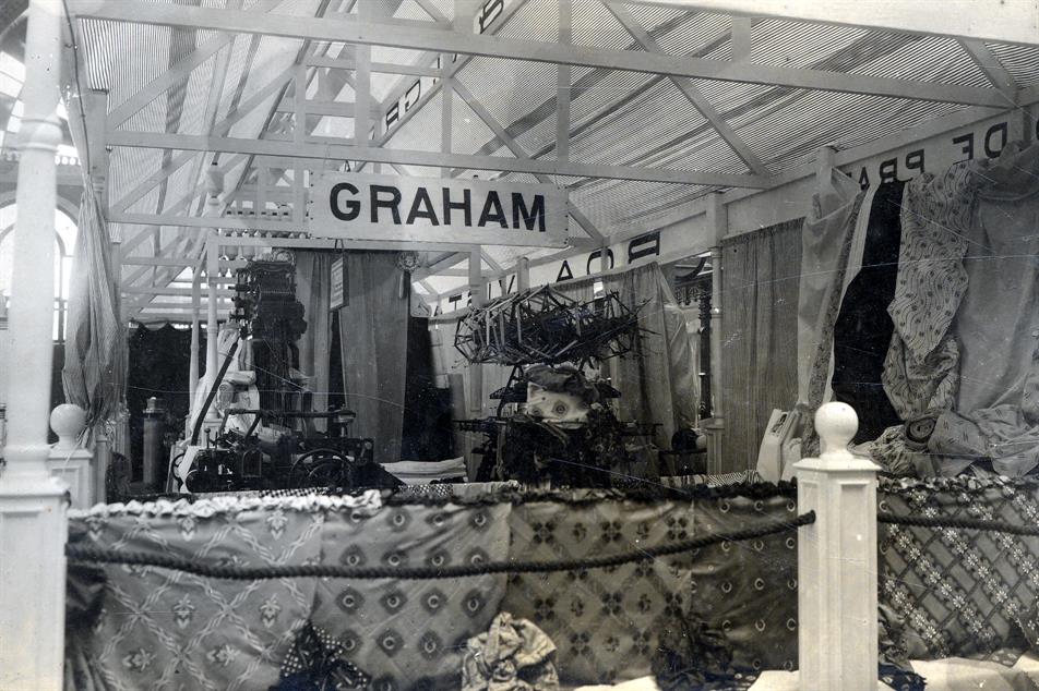 Exposição textil no Palácio de Cristal da Empresa Graham