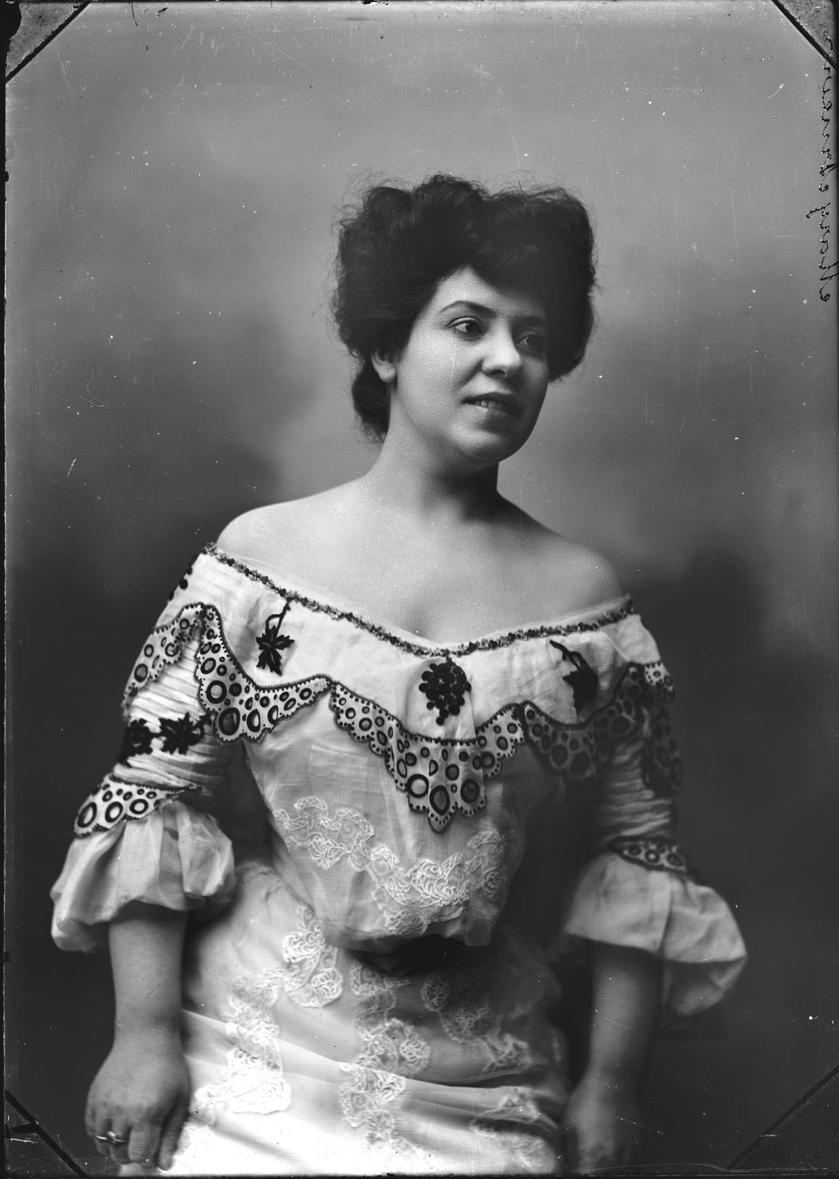 Retrato da cantora lírica Mary de Arneiro