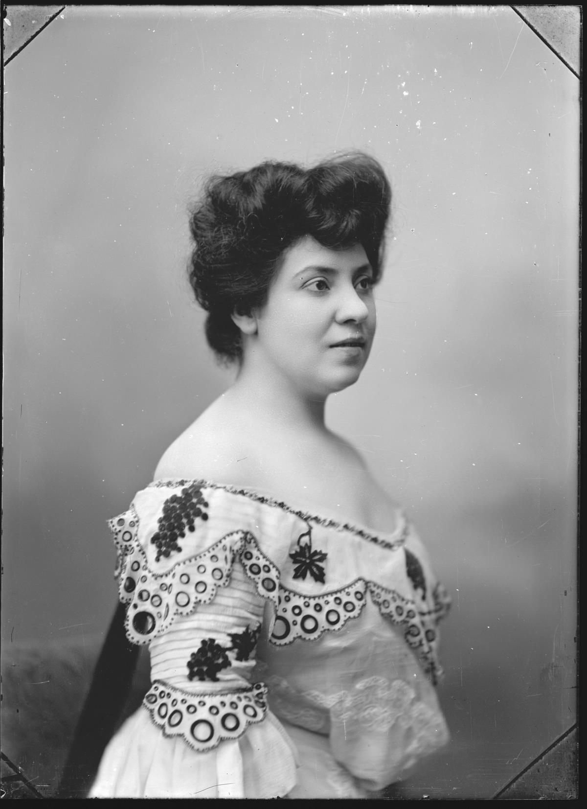 Retrato da cantora lírica Mary de Arneiro