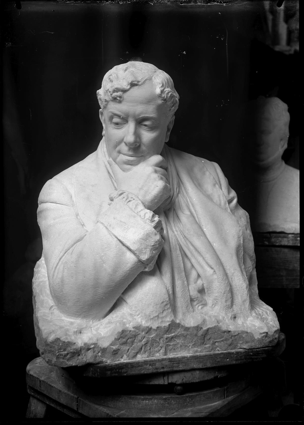 Escultura : busto do ator Augusto Rosa