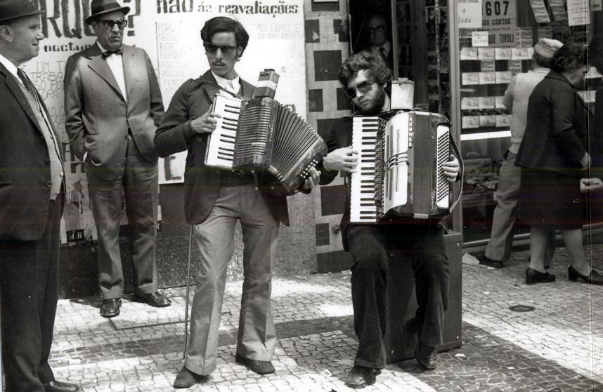 Acordionistas tocando na Rua Sampaio Bruno