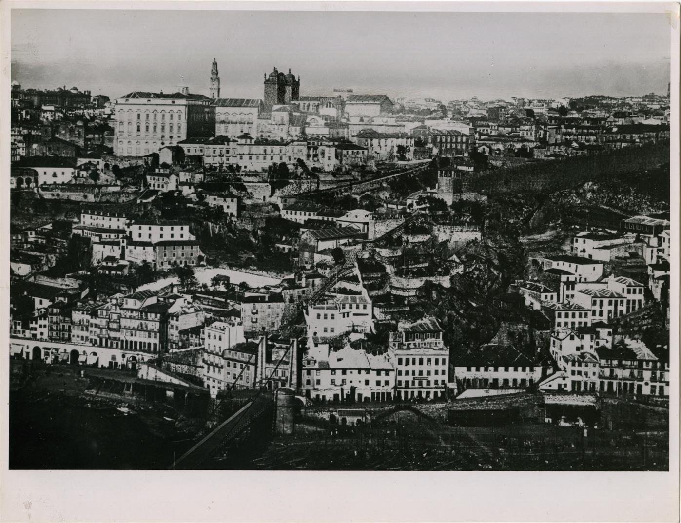 Vista do Porto tomada de Vila Nova de Gaia