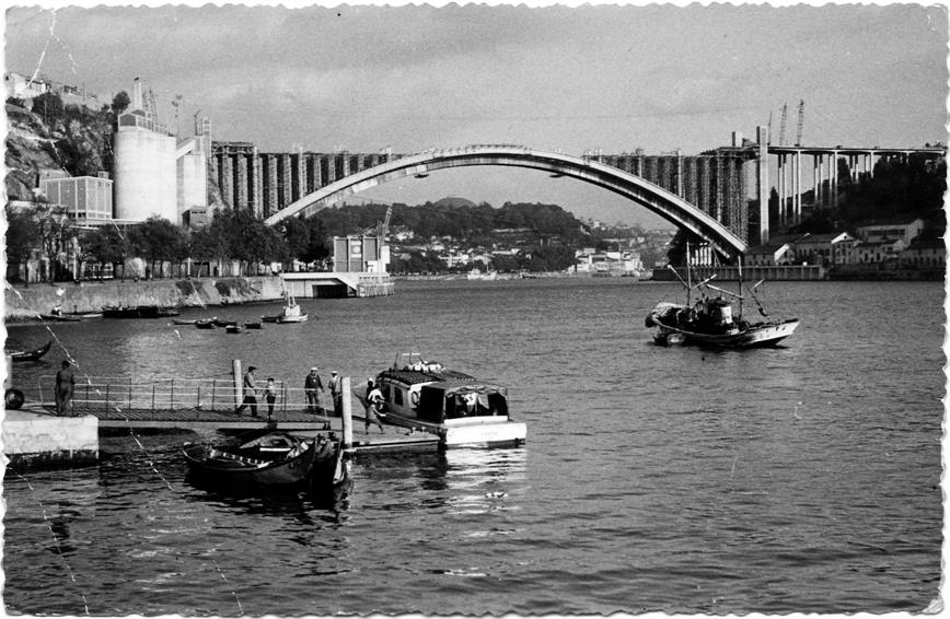 Construção e inauguração da Ponte da Arrábida : vista da ponte tirada do estaleiro do Ouro