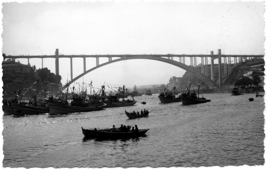 Construção e inauguração da Ponte da Arrábida : cortejo fluvial