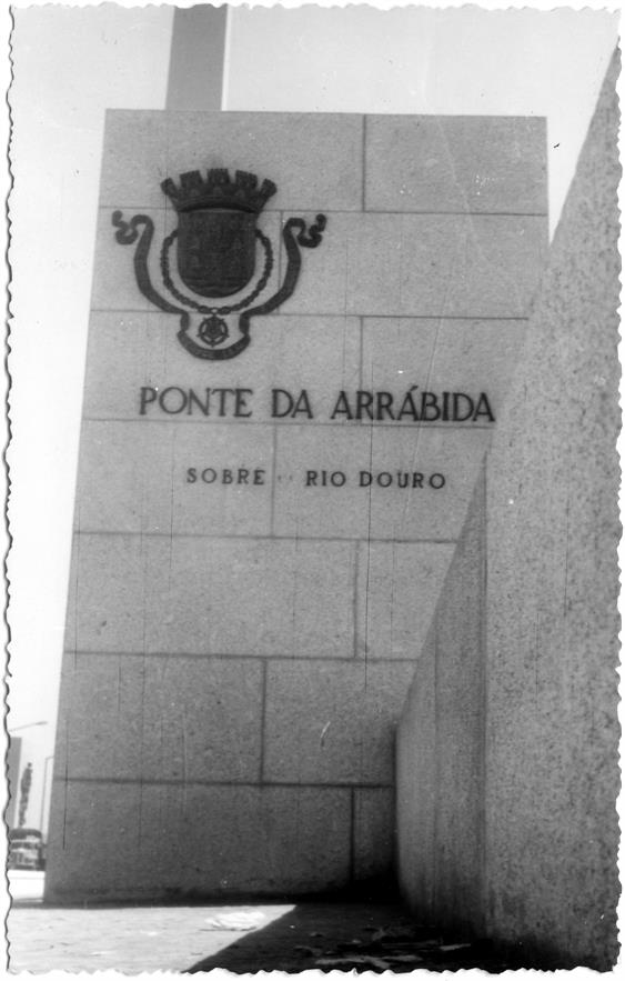 Construção e inauguração da Ponte da Arrábida : inscrição com o nome da ponte