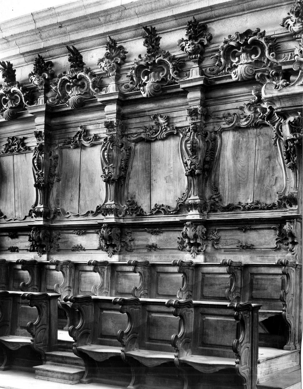 Um século de arquitectura e talha do Noroeste de Portugal : S. Miguel de Refojos : Cabeceiras de Basto : igreja do antigo convento da Ordem de São Bento : pormenor do cadeiral
