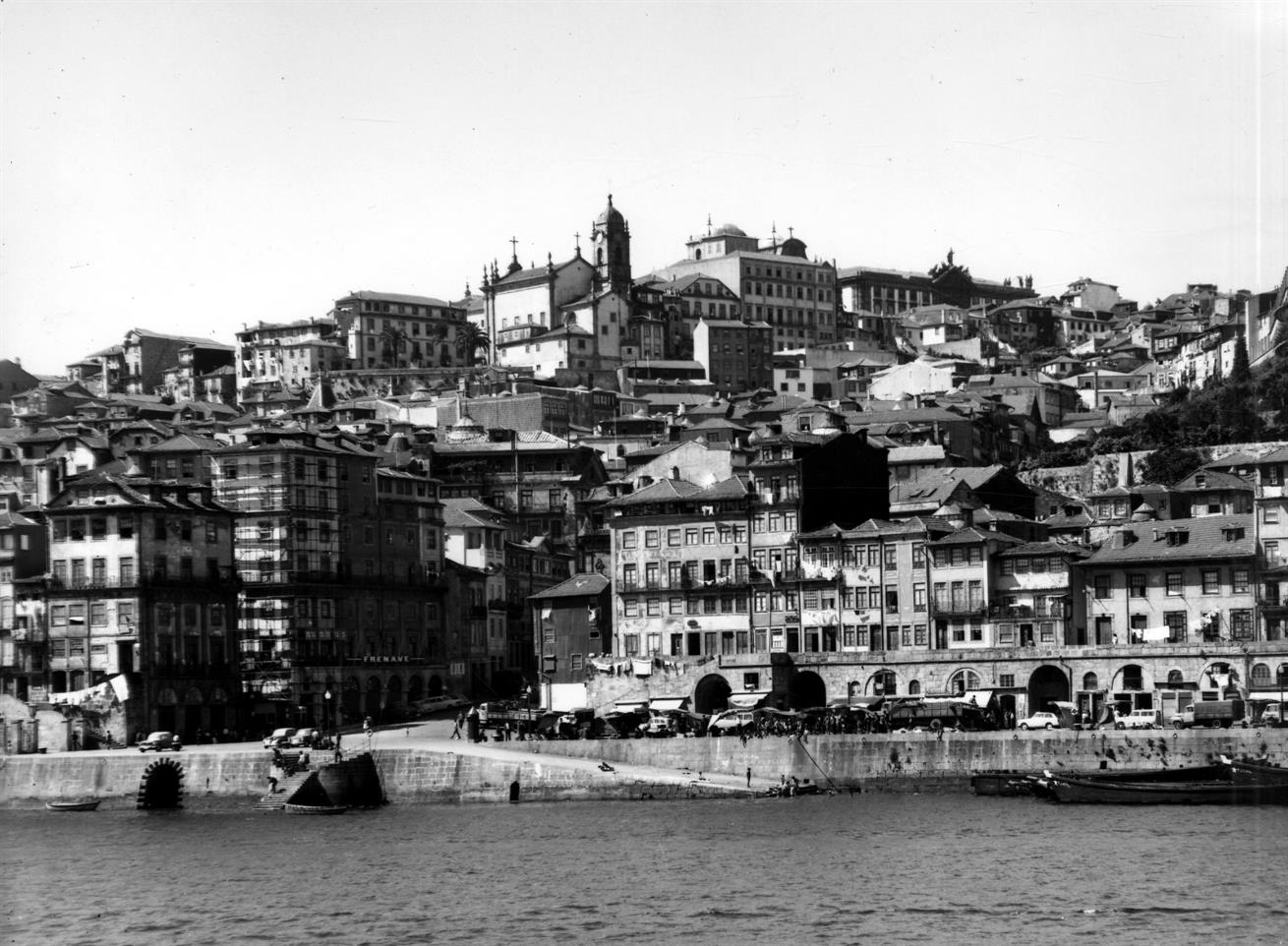 Génese e formação de Portugal : aspecto do velho Porto