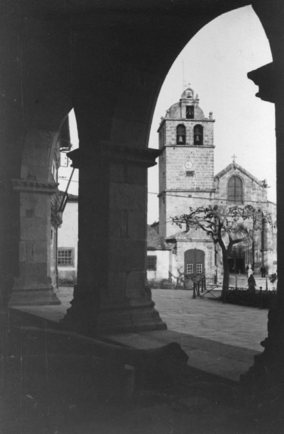 Vila do Conde : igreja matriz vista dos arcos da Casa da Câmara