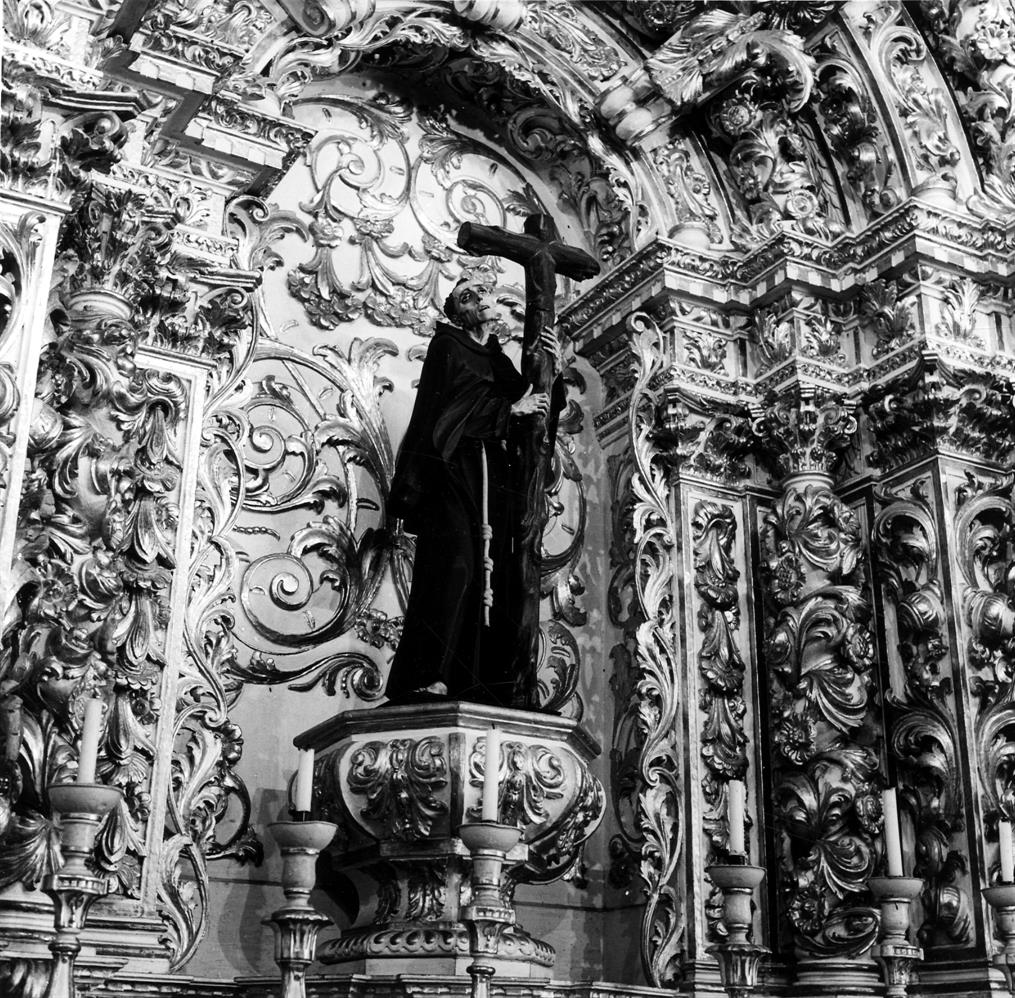 Dom Frei José da Santíssima Trindade Leite, OFM bispo de Mariana : pormenor do retábulo de São Pedro da igreja de São Francisco em São Salvador da Baía