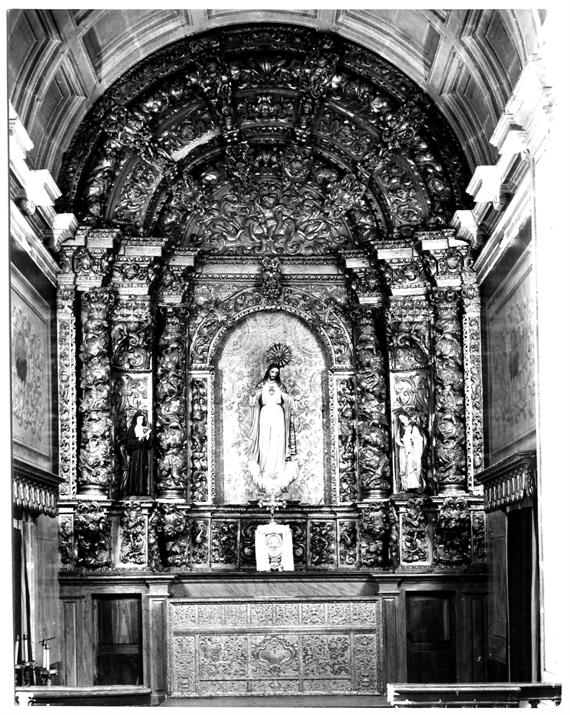 A igreja de S. Bento da Vitória à luz dos "estados" de Tibães : espelho da sacristia