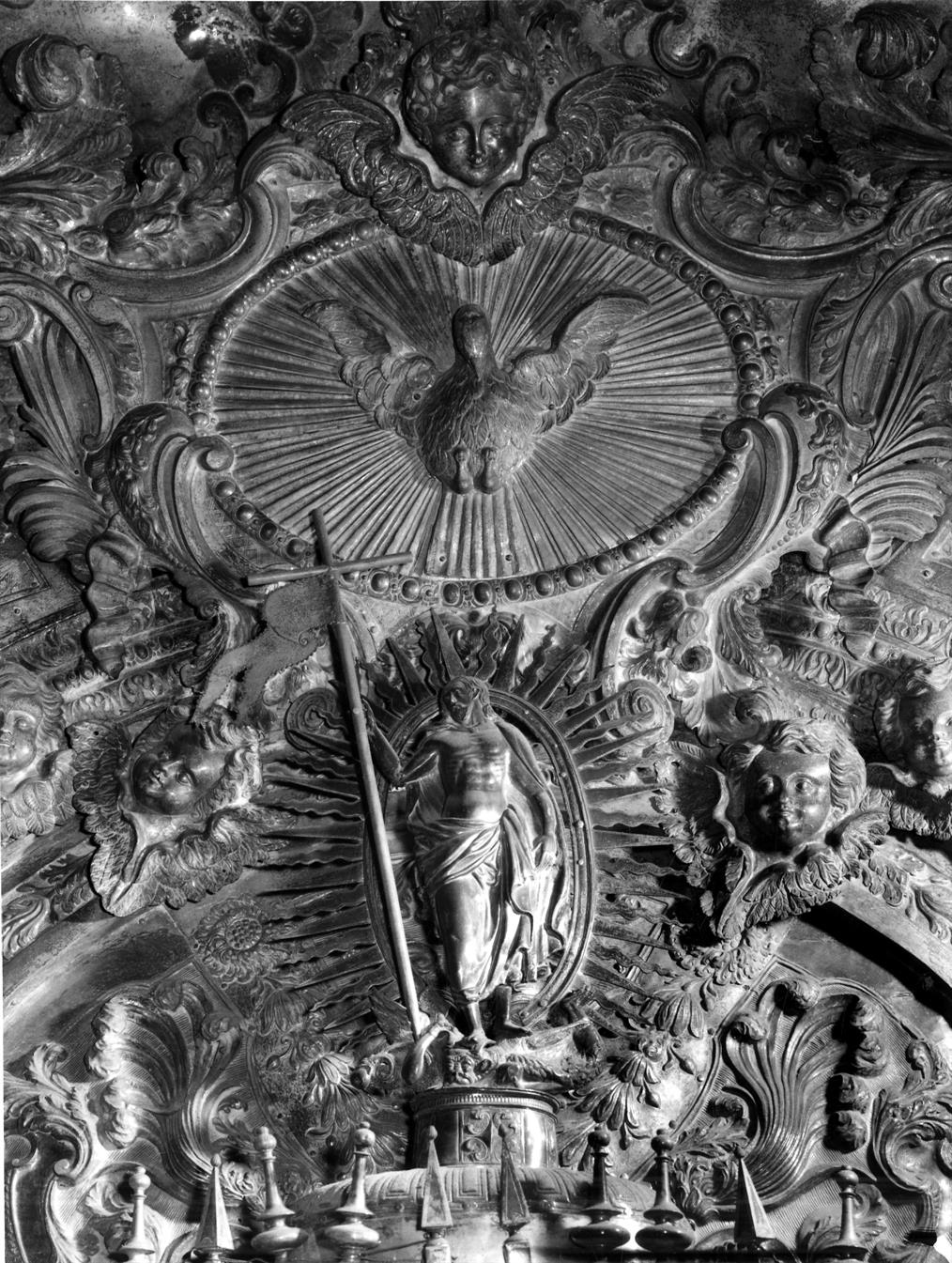 Notas complementares para a história dos prateiros e ourives do Porto : sacrário-trono da igreja da Sé : Cristo ressuscitado e Espírito Santo