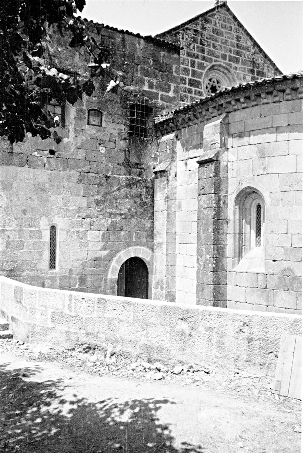 [Cete : concelho de Paredes : abside da igreja matriz]