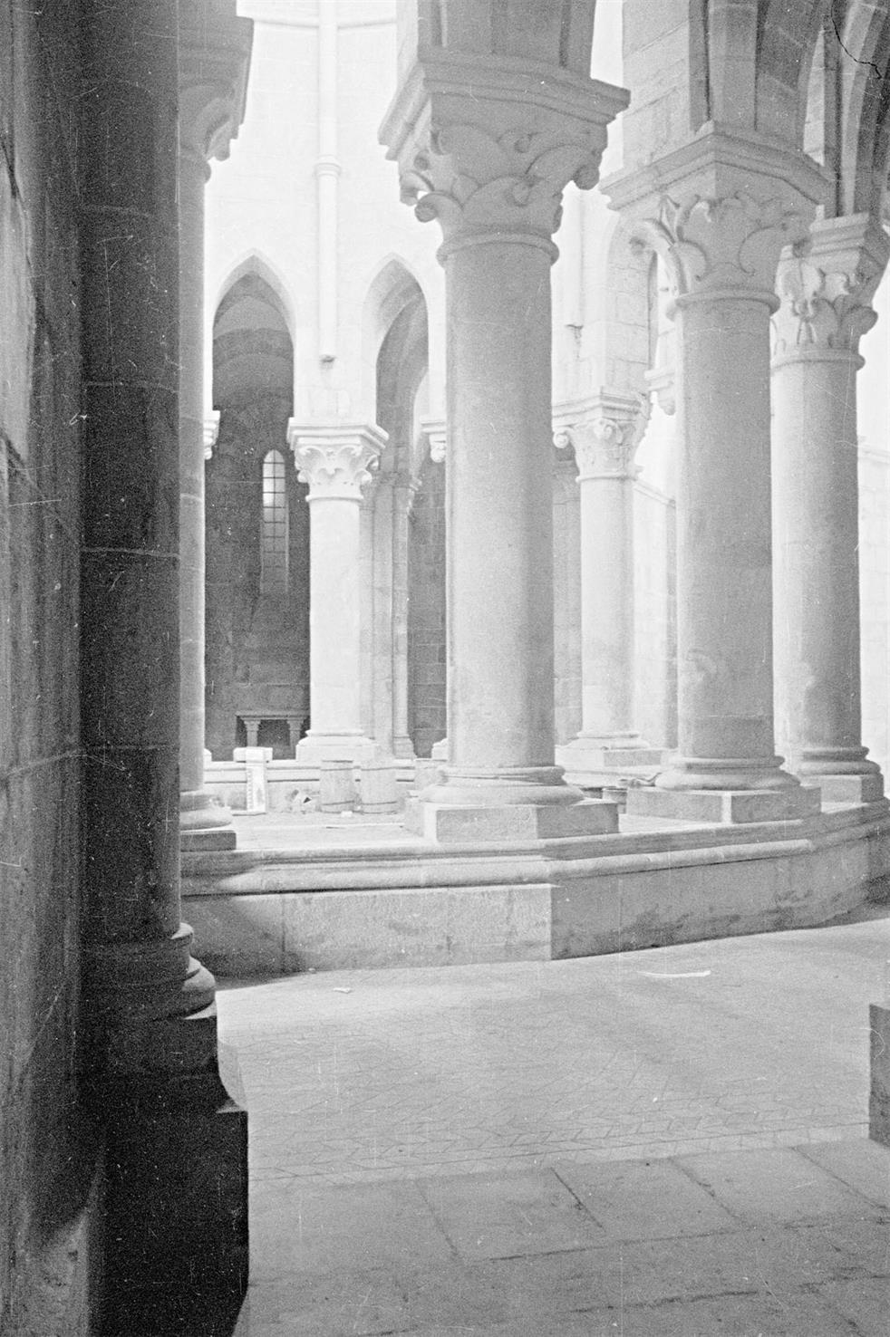 [Alcobaça : pormenor da charola da igreja]
