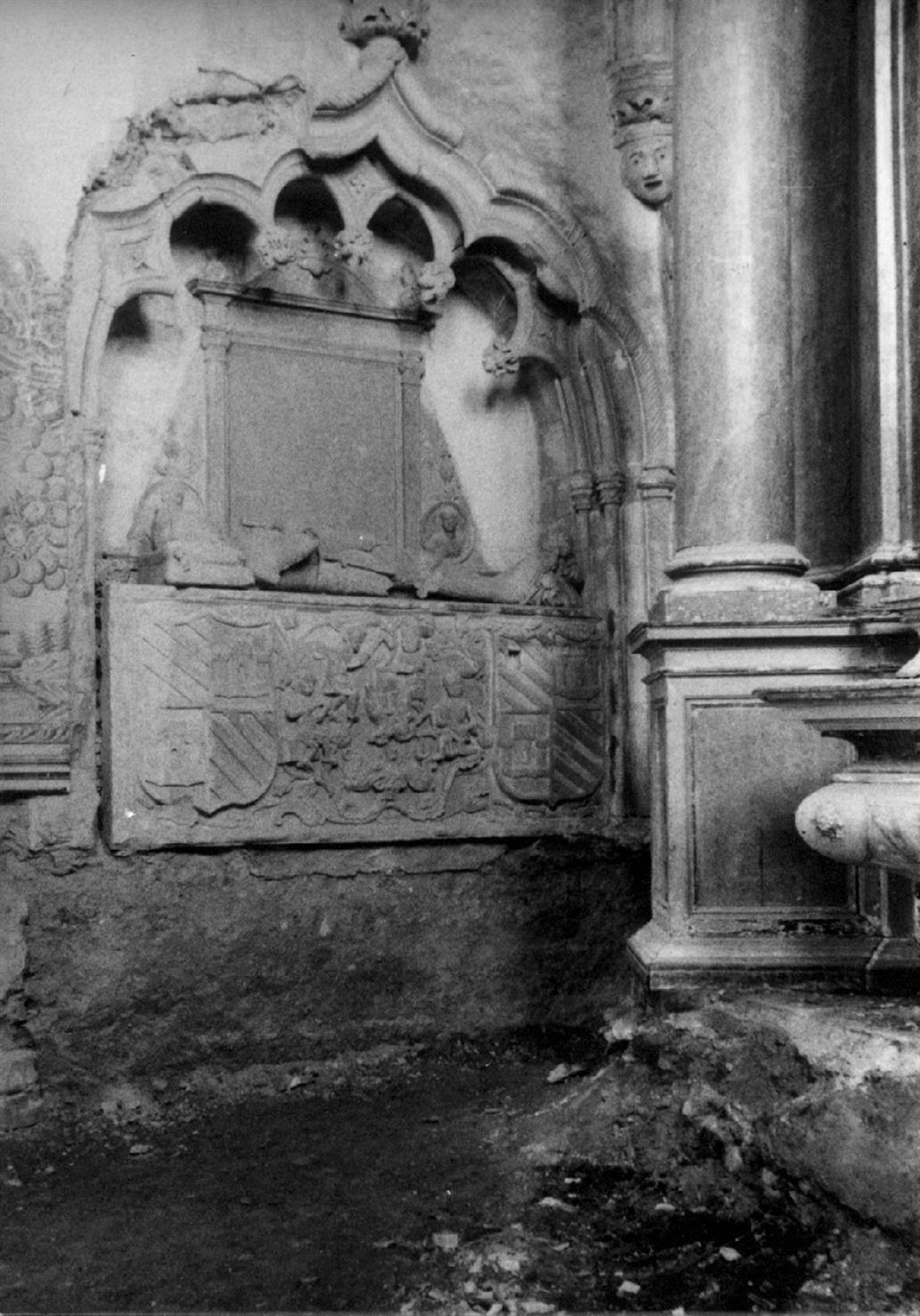 Montemor-o-Velho : túmulo de Diogo de Azambuja, na Igreja dos Anjos