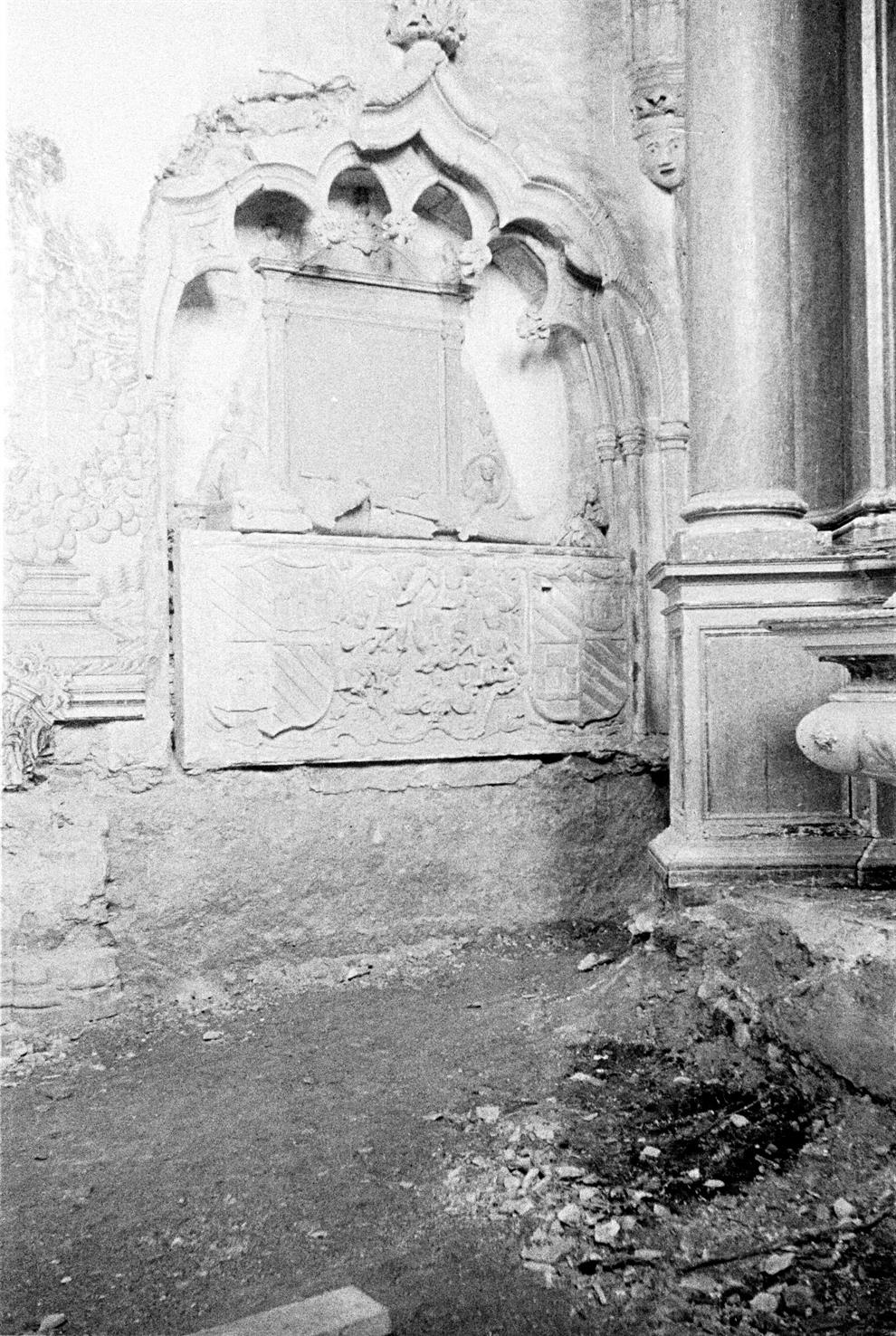 Montemor-o-Velho : túmulo de Diogo de Azambuja, na Igreja dos Anjos