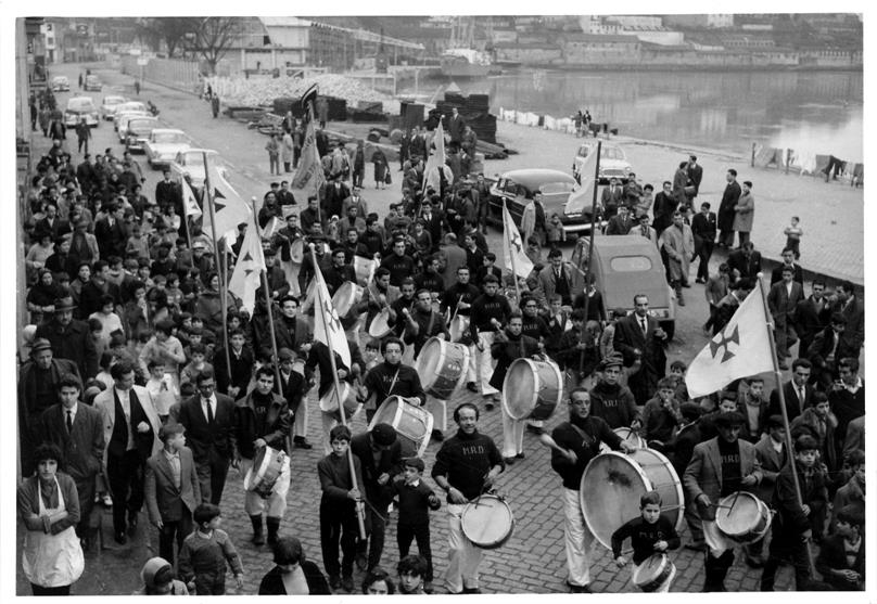 Barqueiros e "mareantes do Rio Douro" : Gaia : festejam S.Gonçalo : os tambores no seu rufar característico