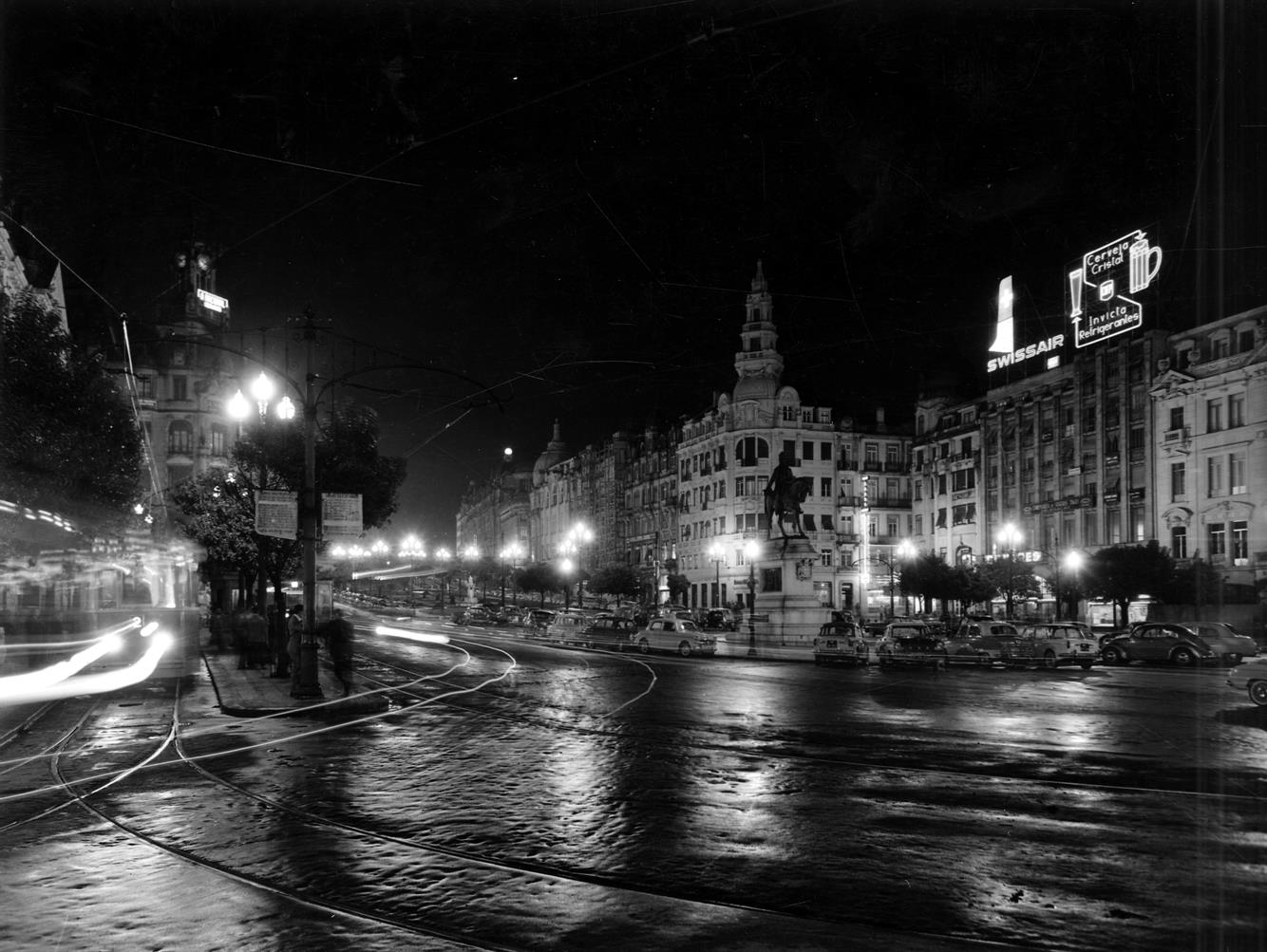 A cidade na época em que a iluminação pública de azeite foi substituída pela de gás : Praça da Liberdade