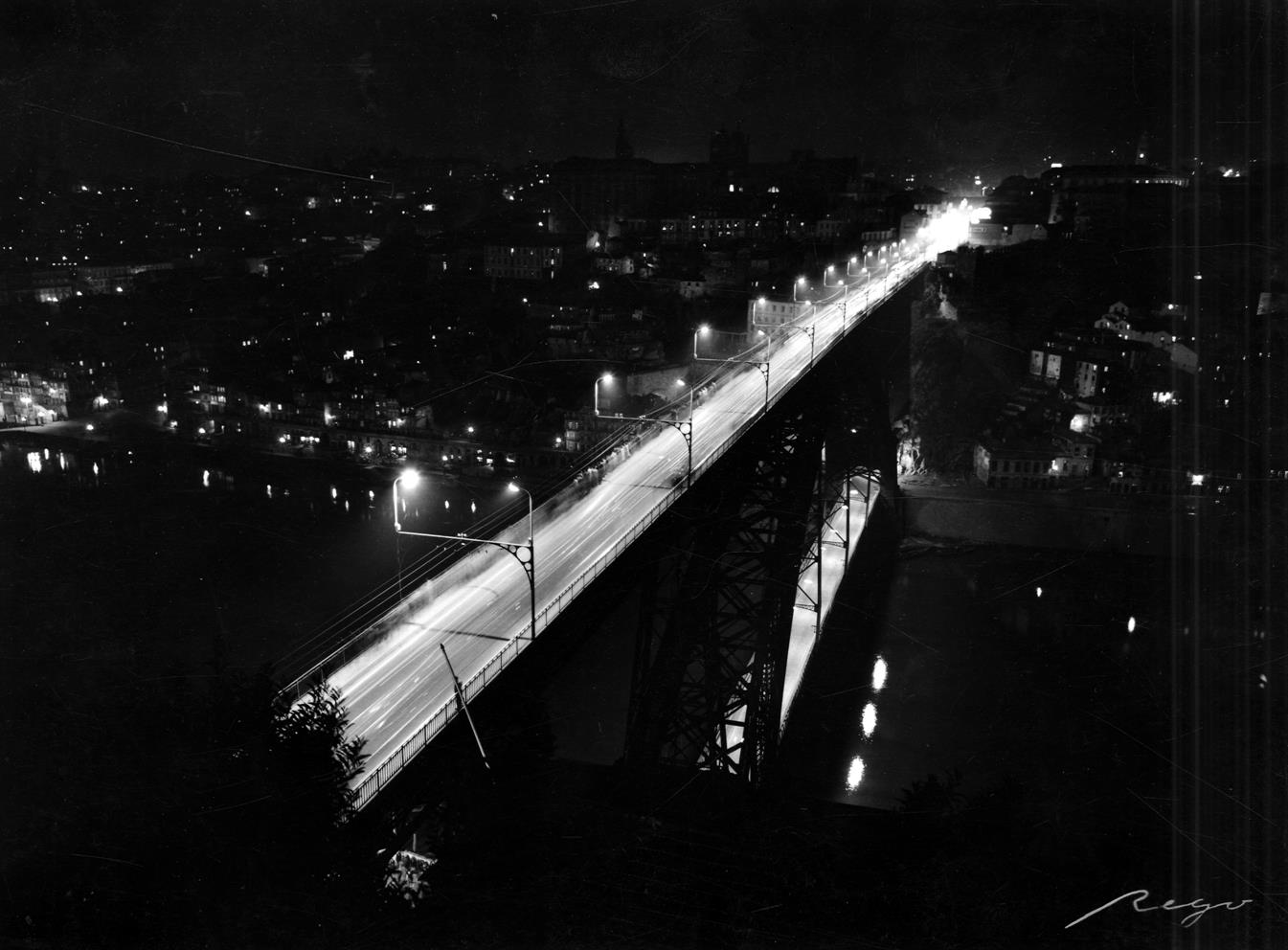 A cidade na época em que a iluminação pública de azeite foi substituída pela de gás : aspecto nocturno da ponte Luís I