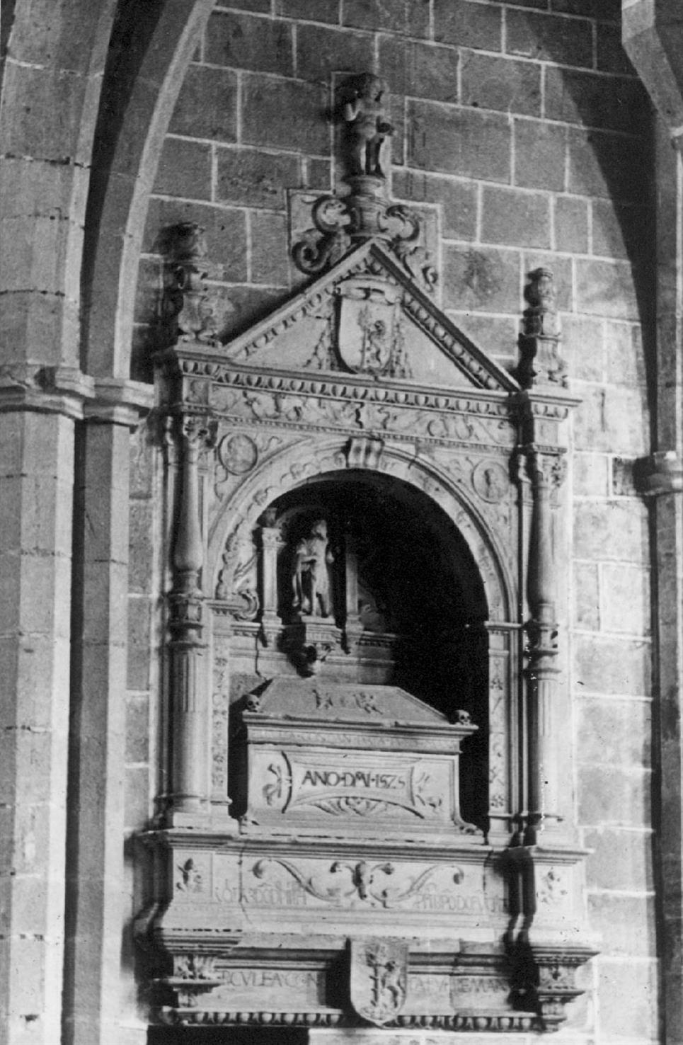 Tomar : túmulo na Igreja de Santa Maria dos Olivais
