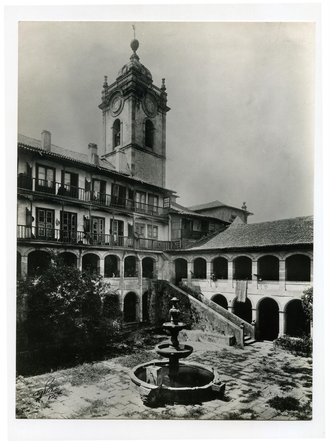 Notas de Arqueologia Portuense : claustro e chafariz do convento de São Bento de Avé Maria