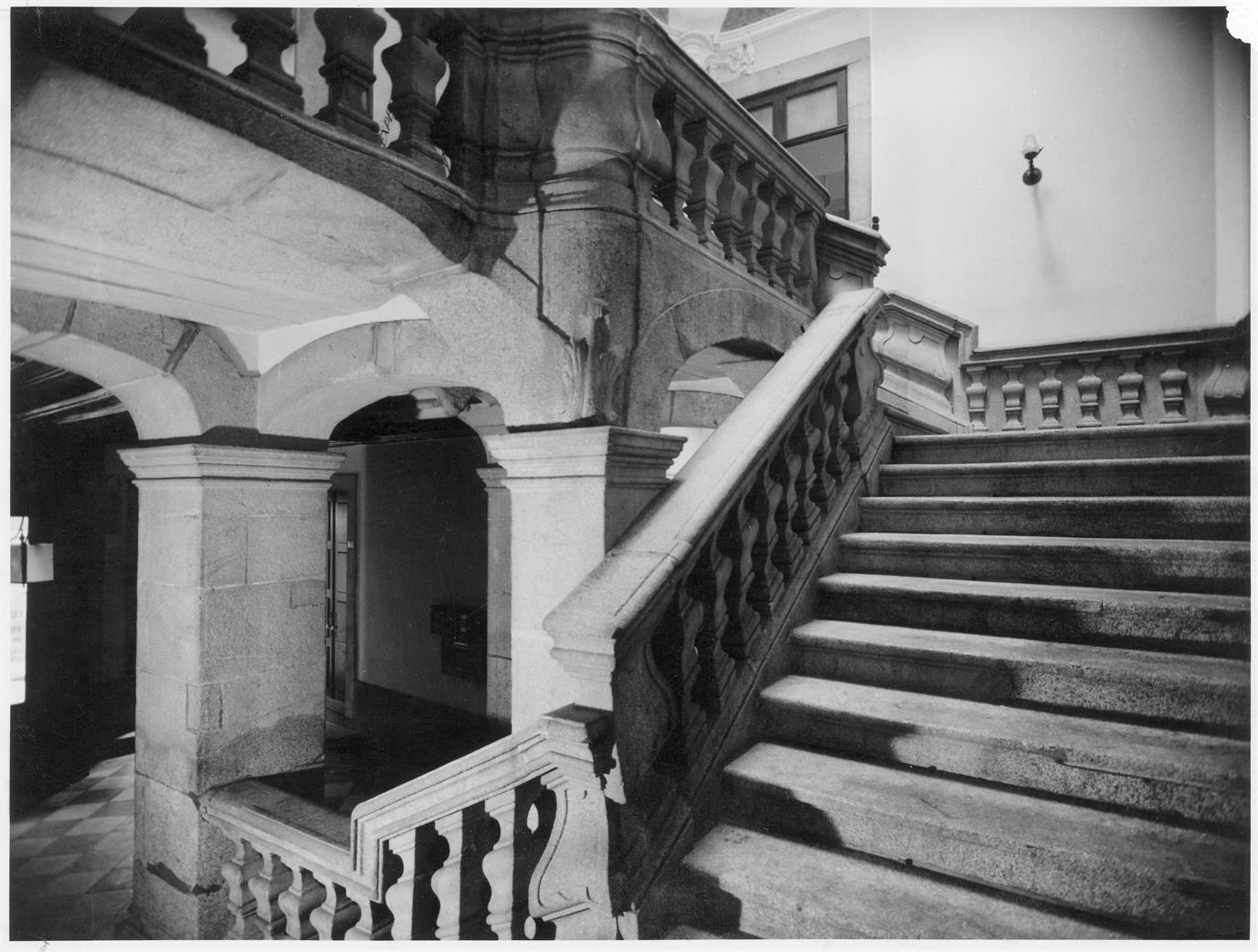 Casa dos Pacheco Pereira na rua de Belomonte : escadaria