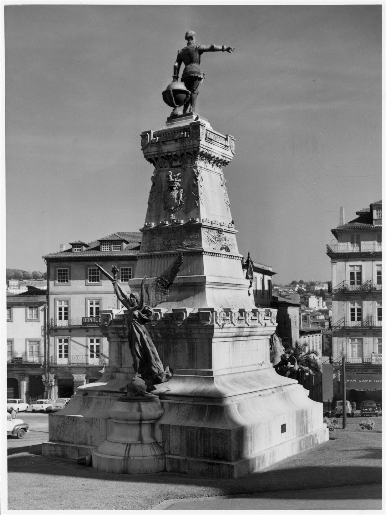 Praça do Infante D. Henrique : monumento ao Infante